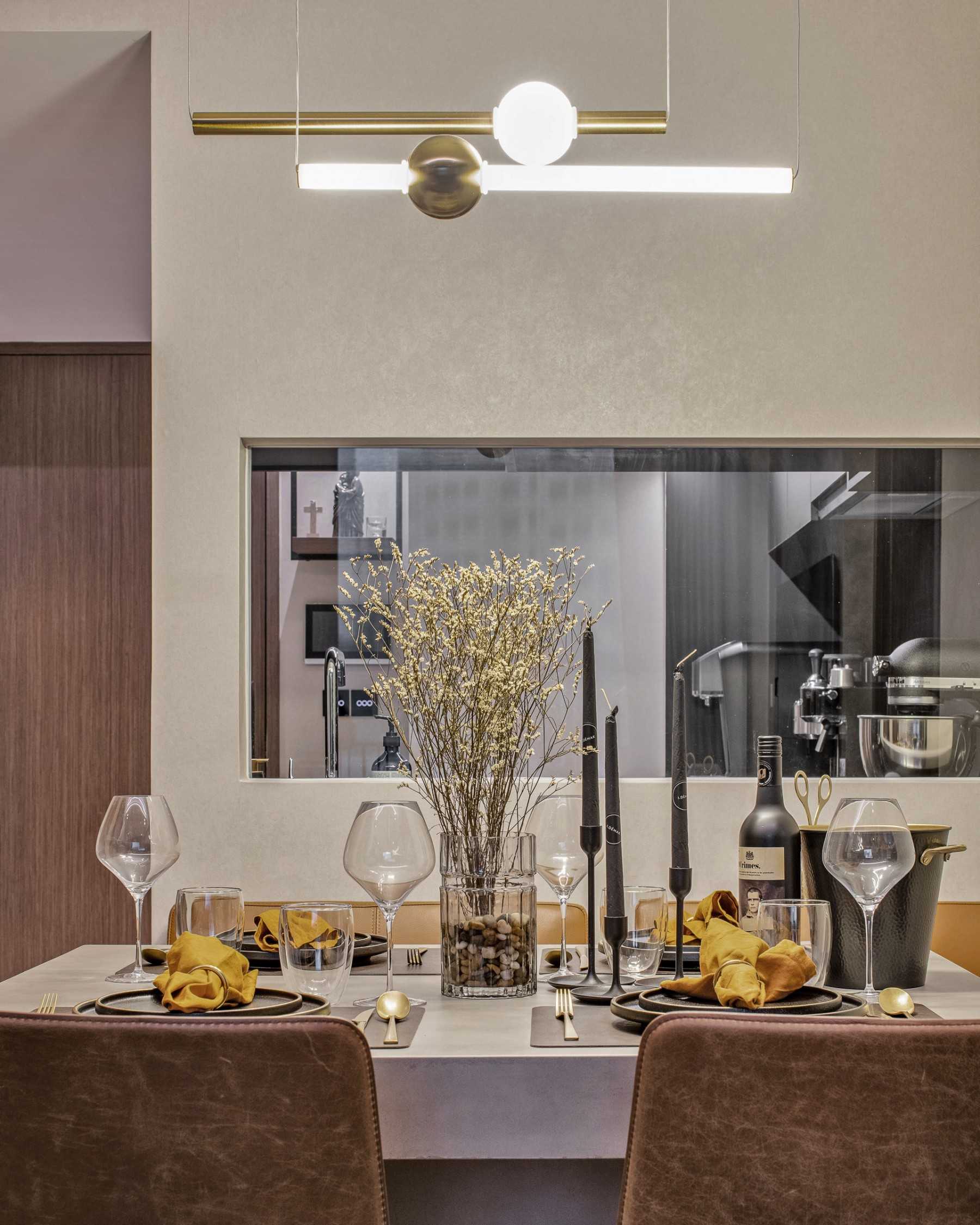 Modern Dining Room with Dining Table and Dining Chairs