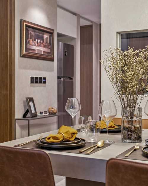 Modern Dining Room at Le Quest II
