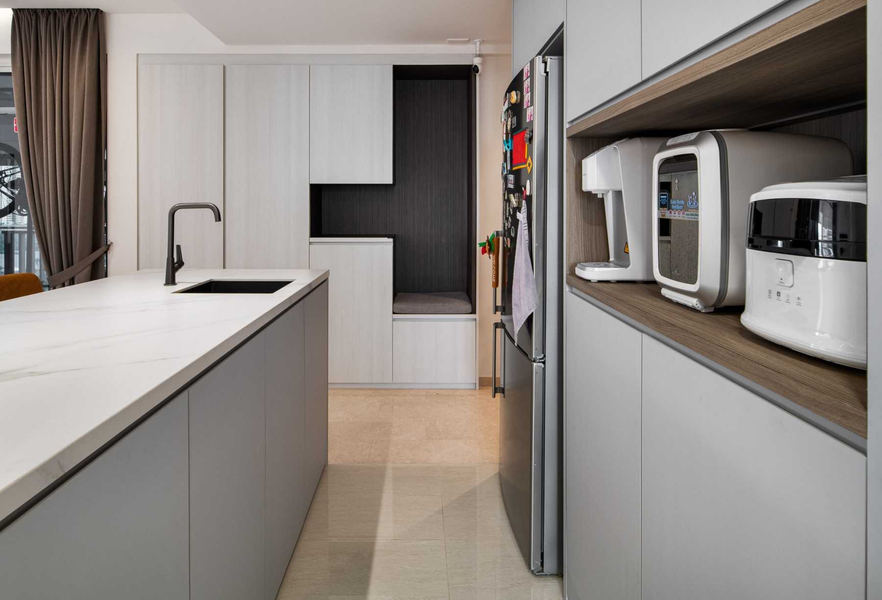 Contemporary Kitchen with Countertop and Homogeneous Tiles