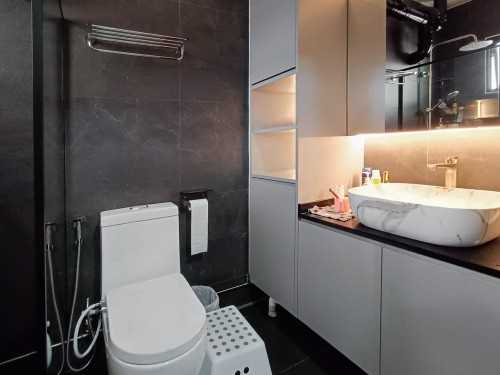 Modern Bathroom at Edgefield