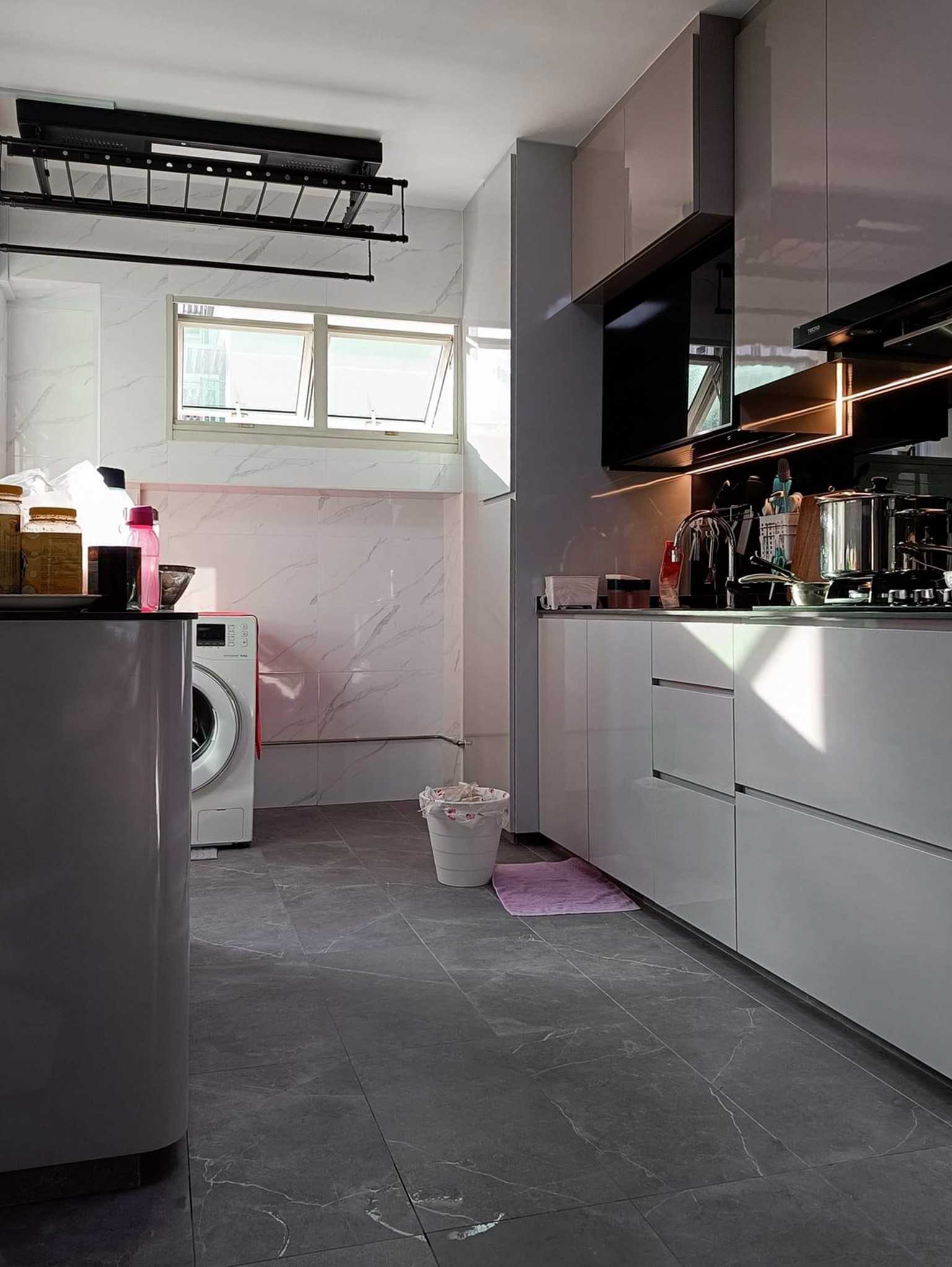 Modern Kitchen with Kitchen Window and Kitchen Accessories