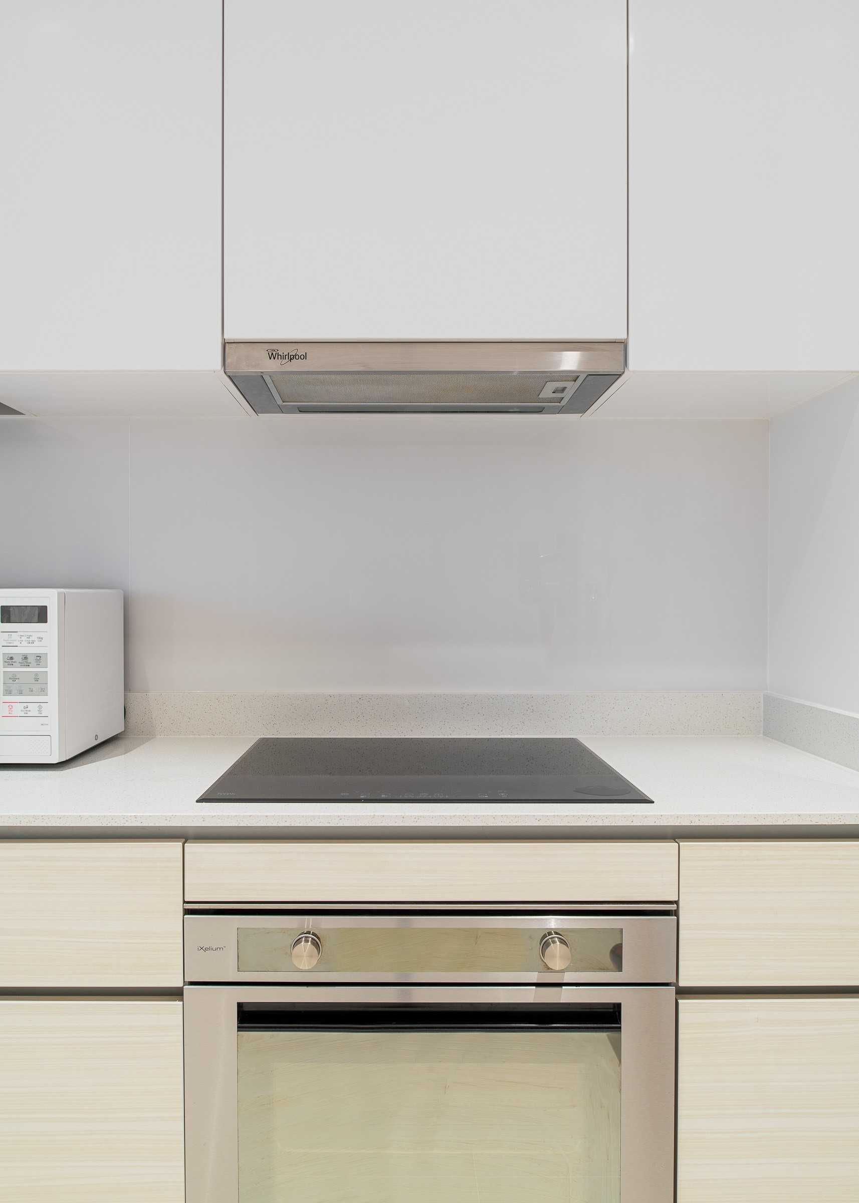 Modern Kitchen with Kitchen Island and Breakfast Counter