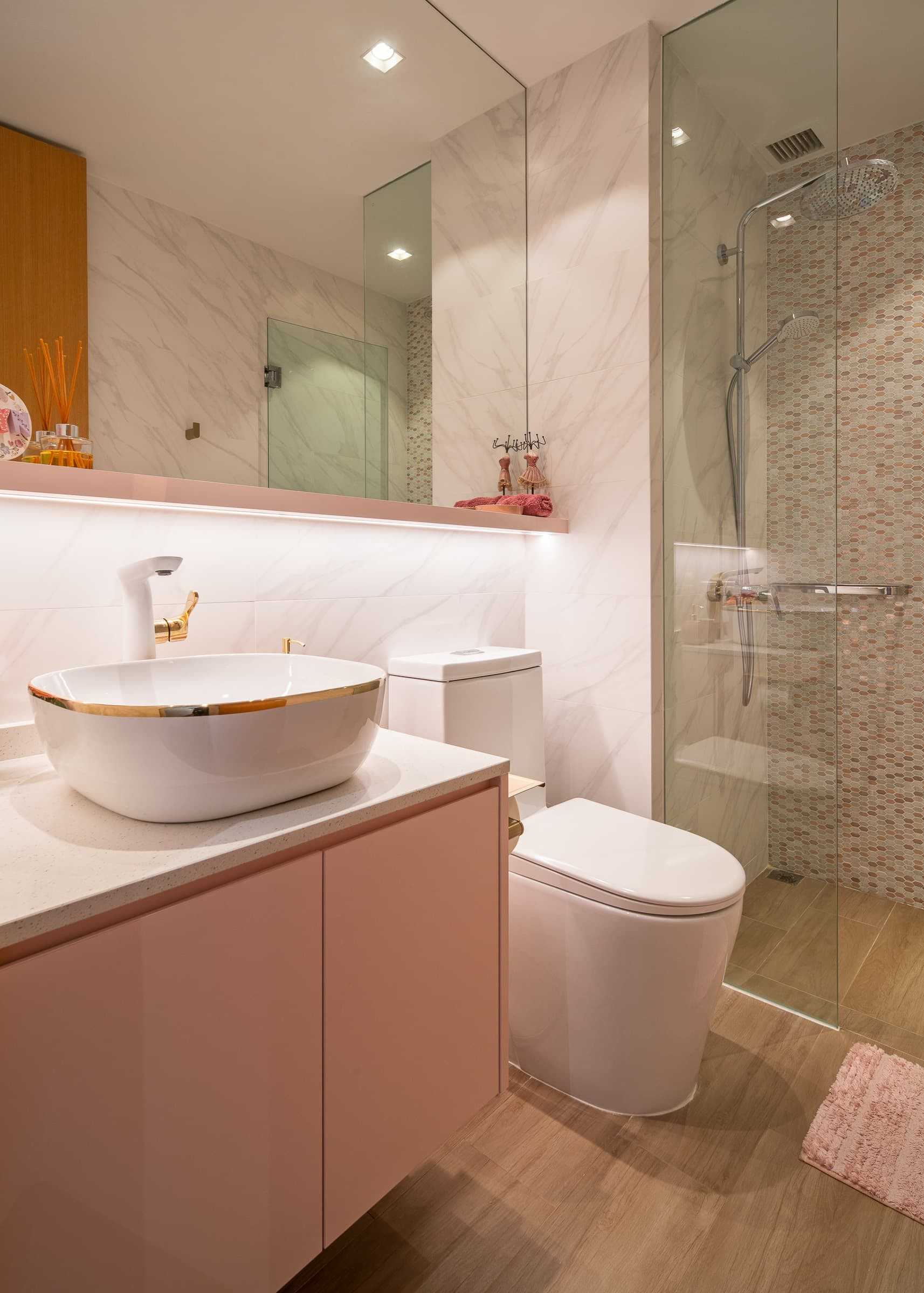 Modern Bathroom with Mirror and Shower Screen