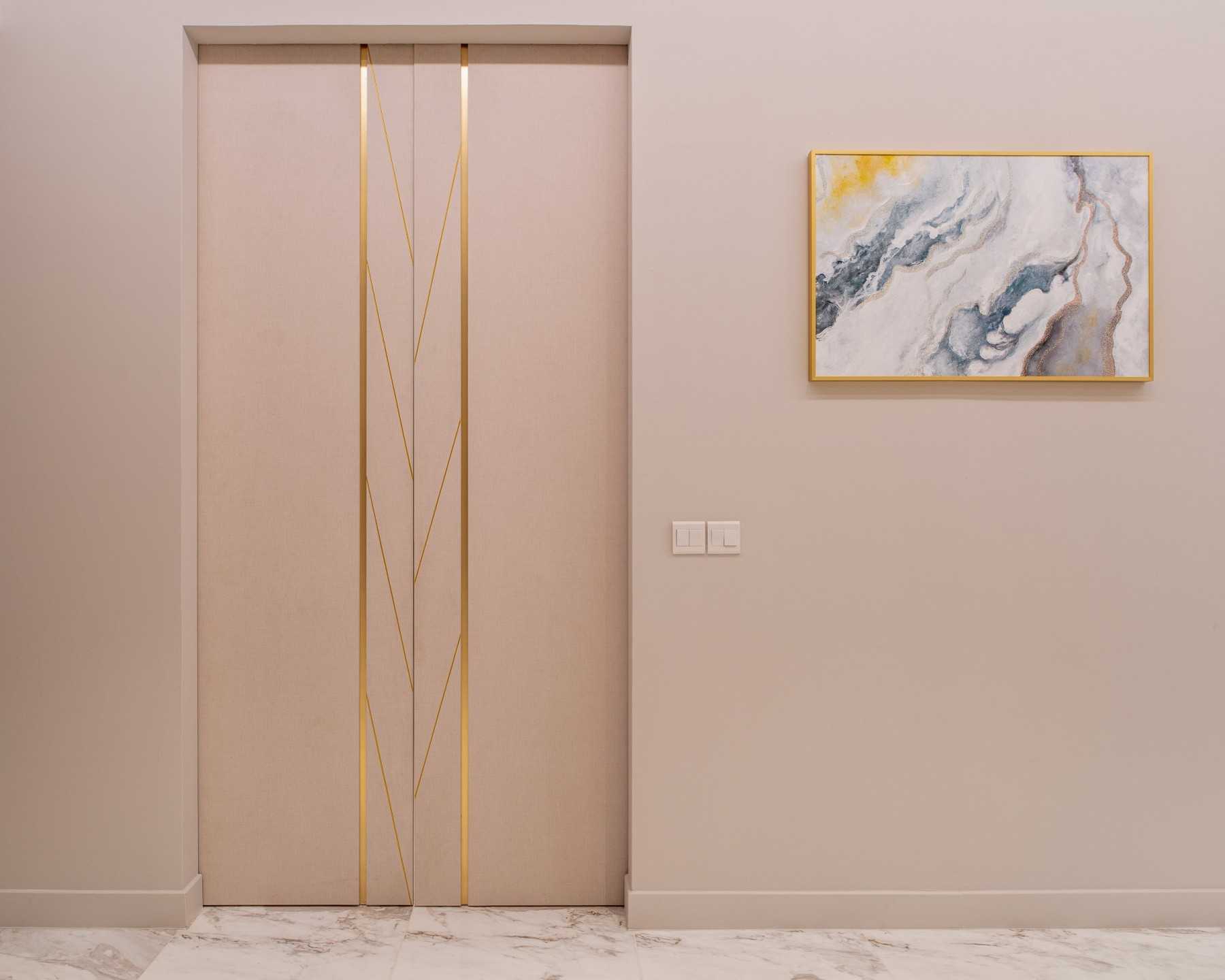Modern Entryway with Mirror and Shoe Rack
