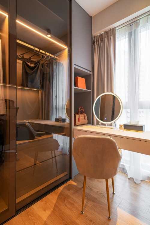 Modern Walk-in Wardrobe at Rivercove II
