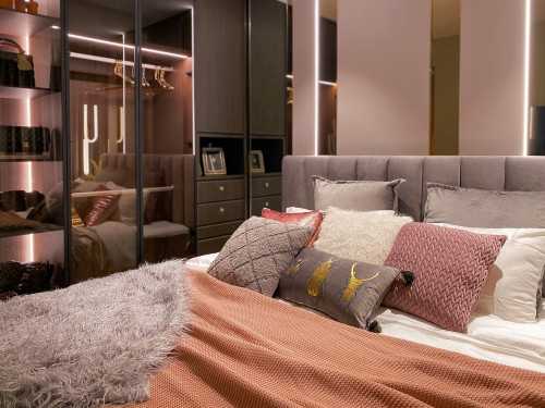 Modern Bedroom at Rivercove
