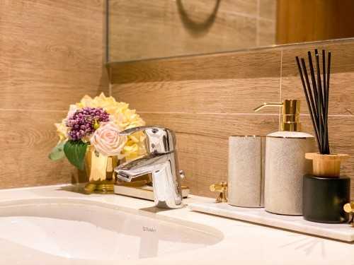 Modern Bathroom at Rivercove