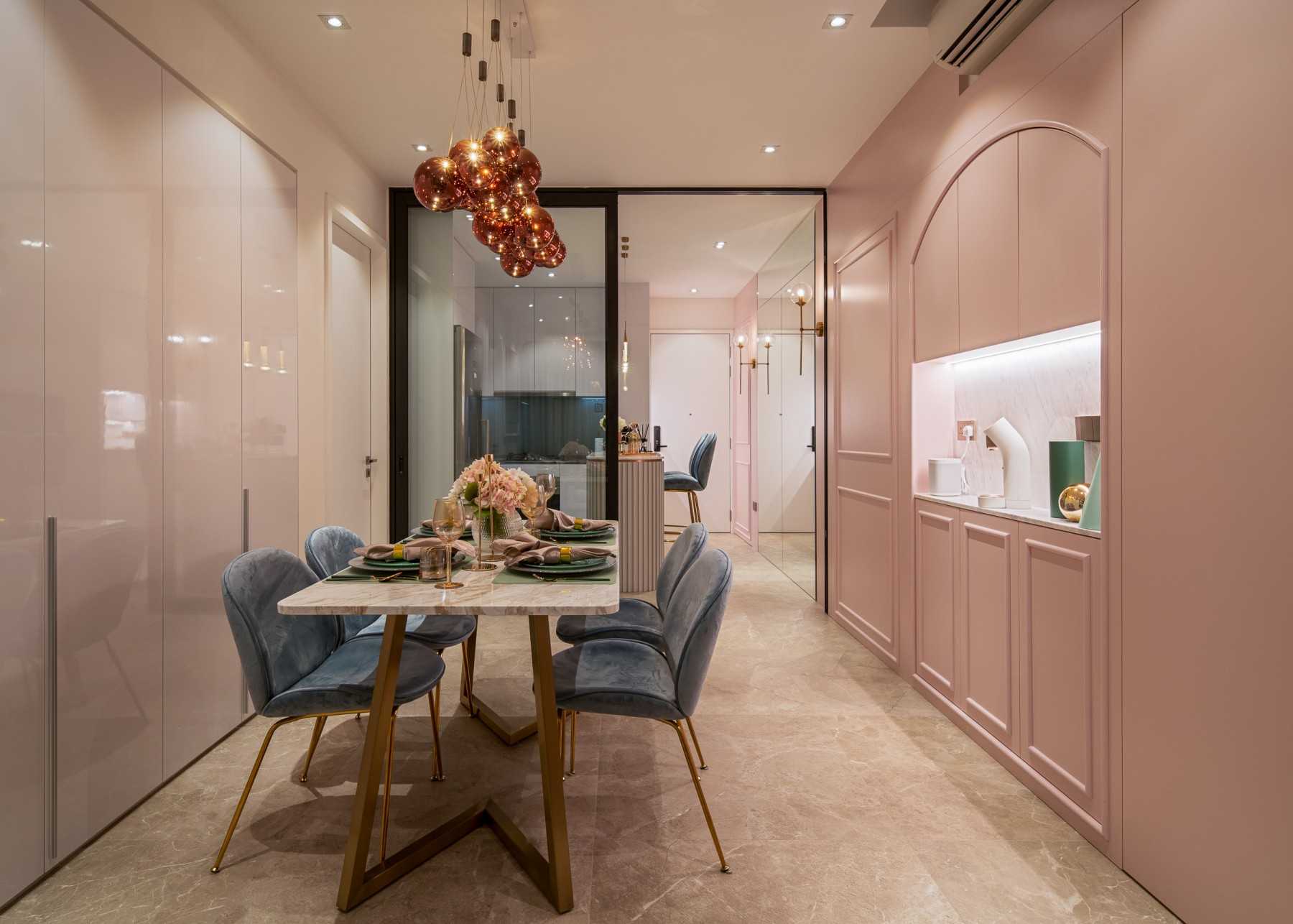 Modern Dining Room with Dining Table and Dining Chairs