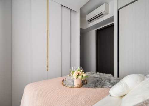 Modern Bedroom at Forest Woods