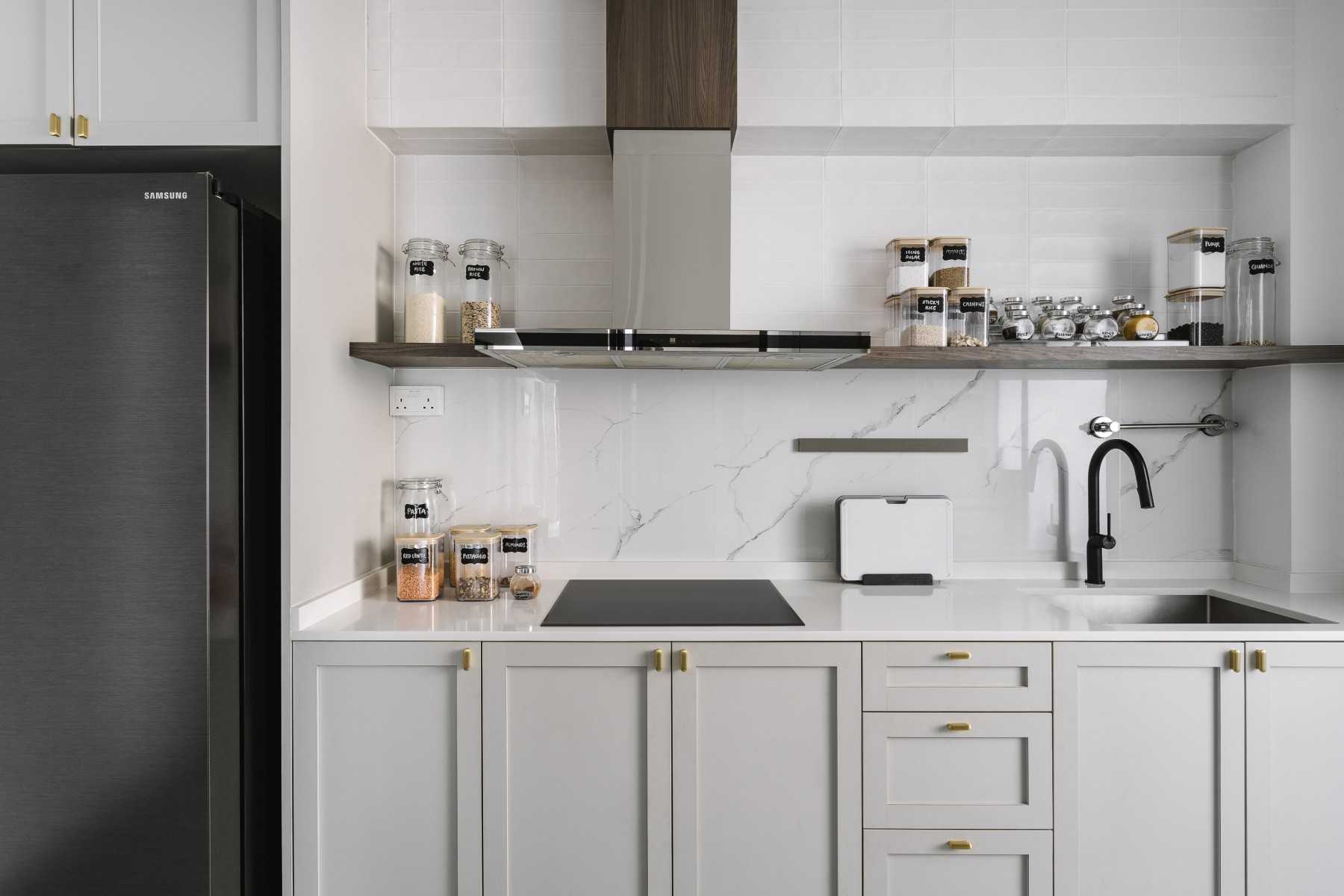 Modern Kitchen with Countertop and Kitchen Island