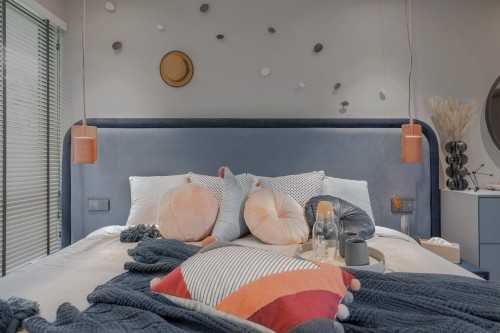 Modern Bedroom at Inz Residence II