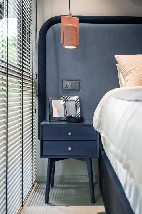 Modern Bedroom at Inz Residence II