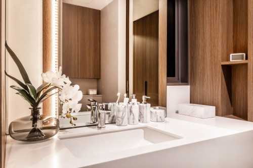 Modern Bathroom at Echelon