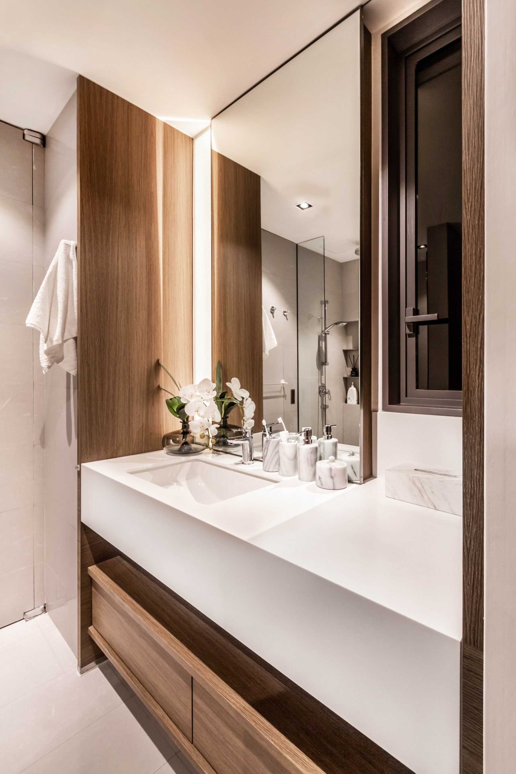 Modern Bathroom with Bathroom Storage and Bathroom Sinks