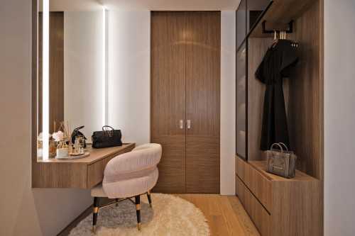 Contemporary Walk-in Wardrobe at Echelon II