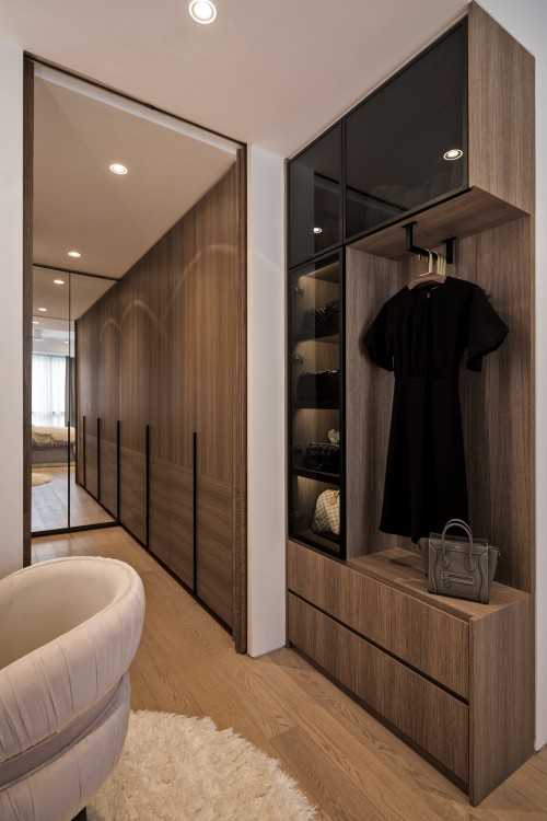 Contemporary Walk-in Wardrobe at Echelon II