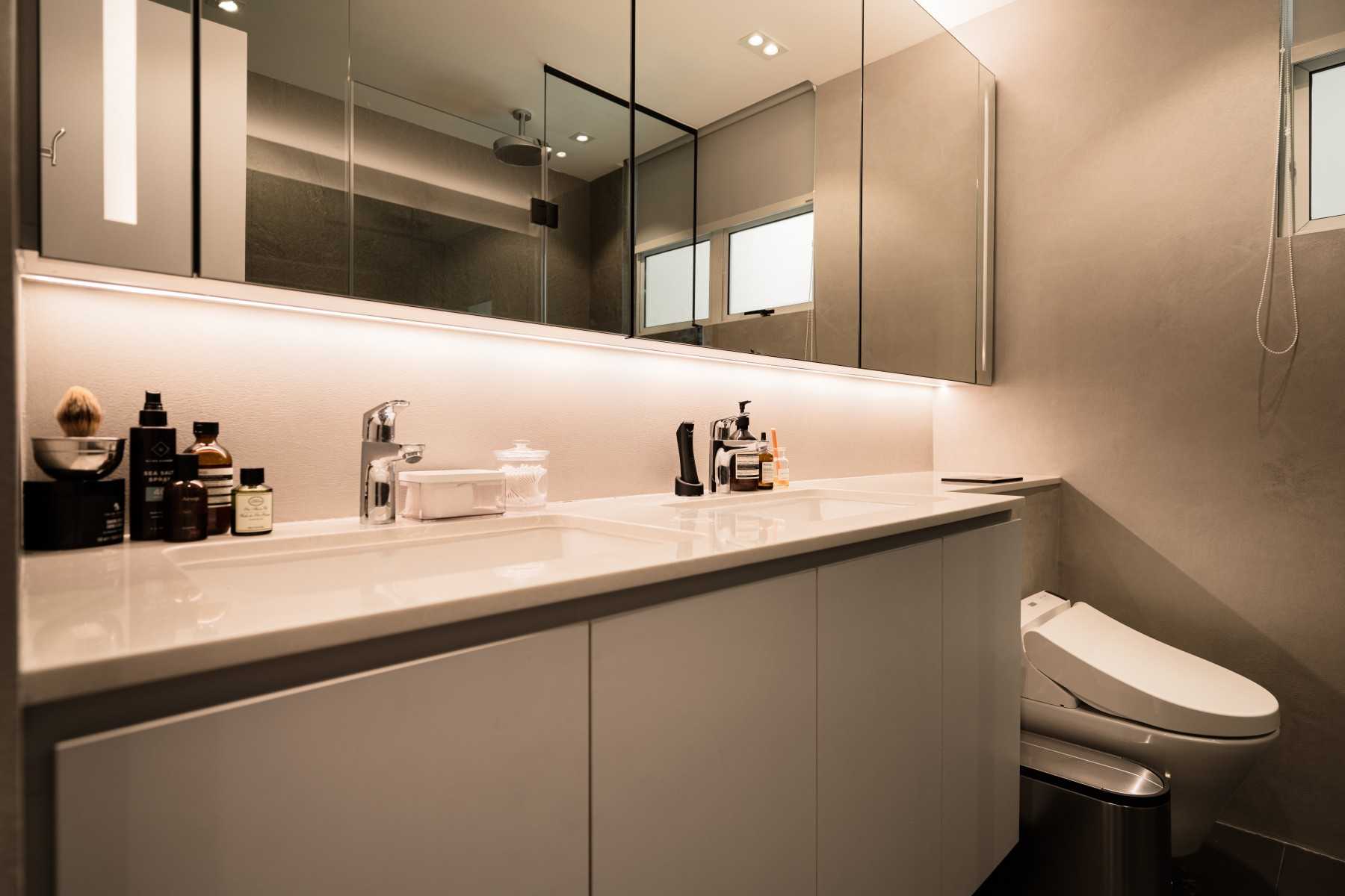 Transitional Bathroom with Shower Screen and Bathroom Storage