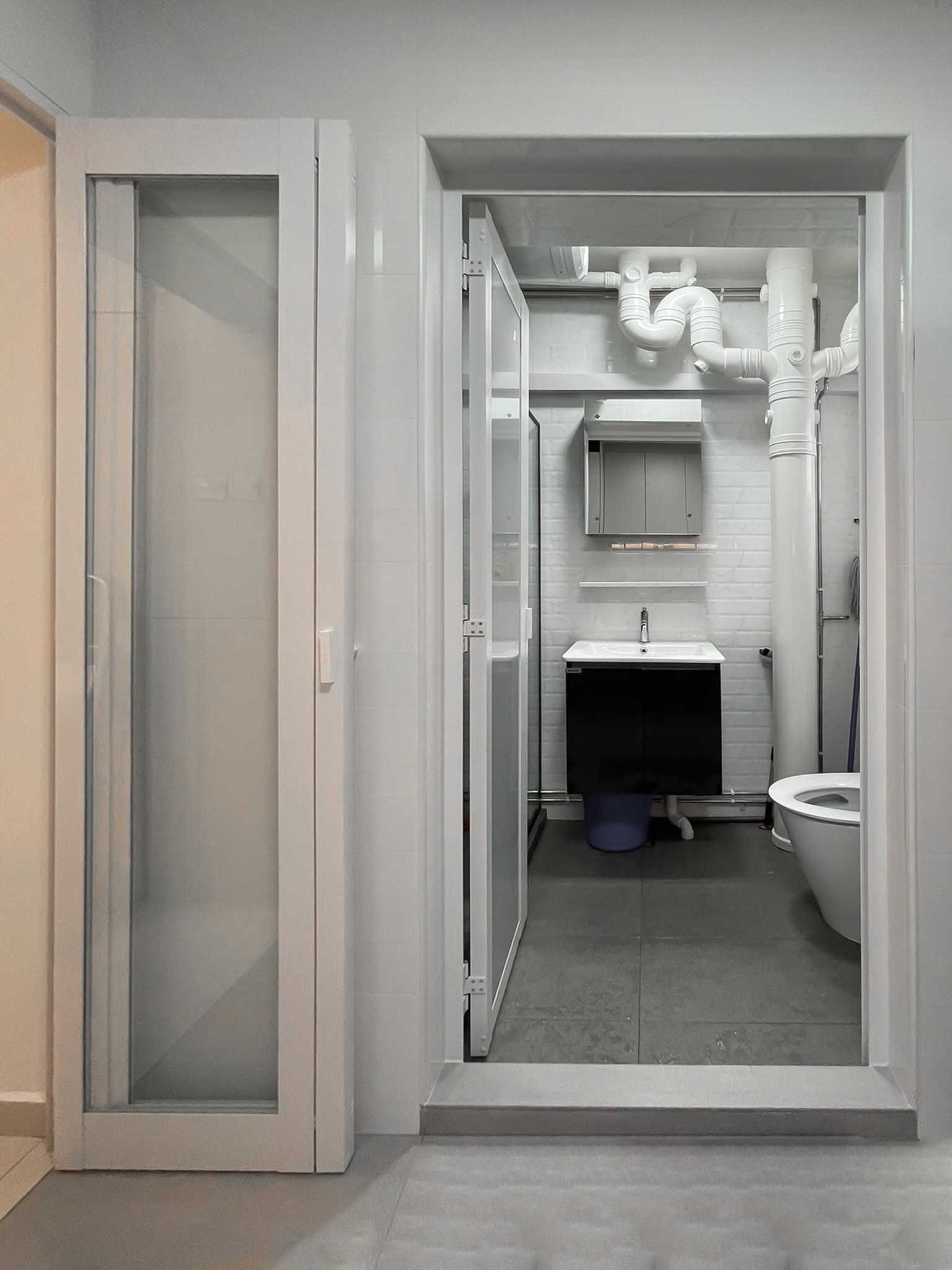 Scandinavian Bathroom with Mirror and Bathroom Storage