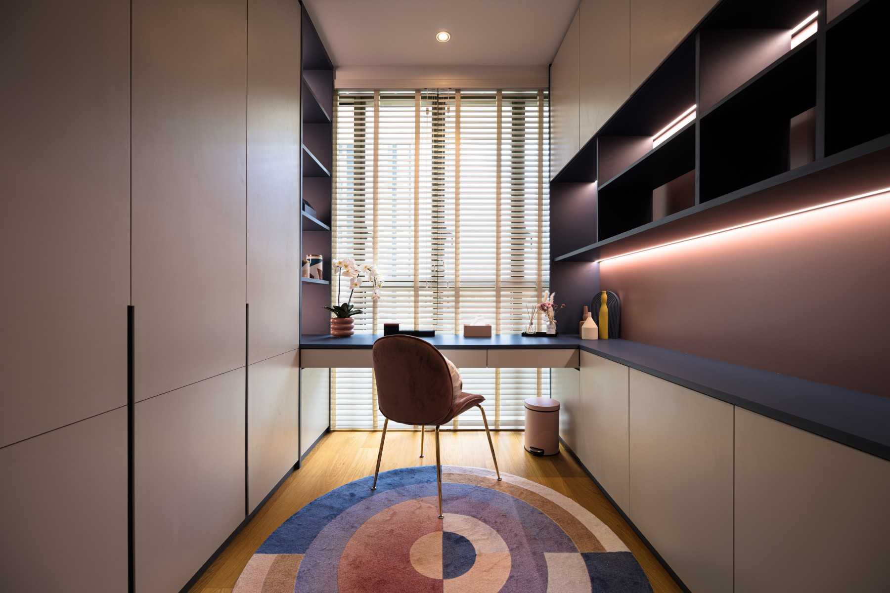 Contemporary Walk-in Wardrobe with Wardrobe and Sliding Wardrobe
