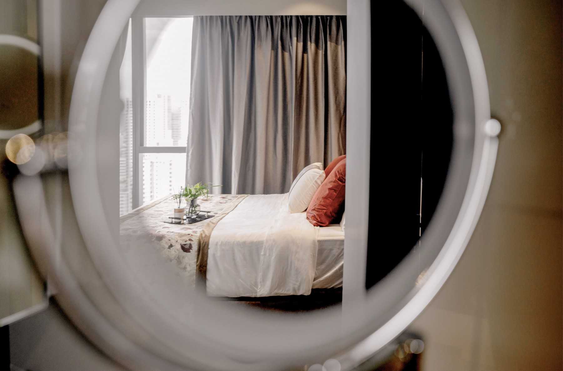 Contemporary Walk-in Wardrobe with Mirror and Wardrobe