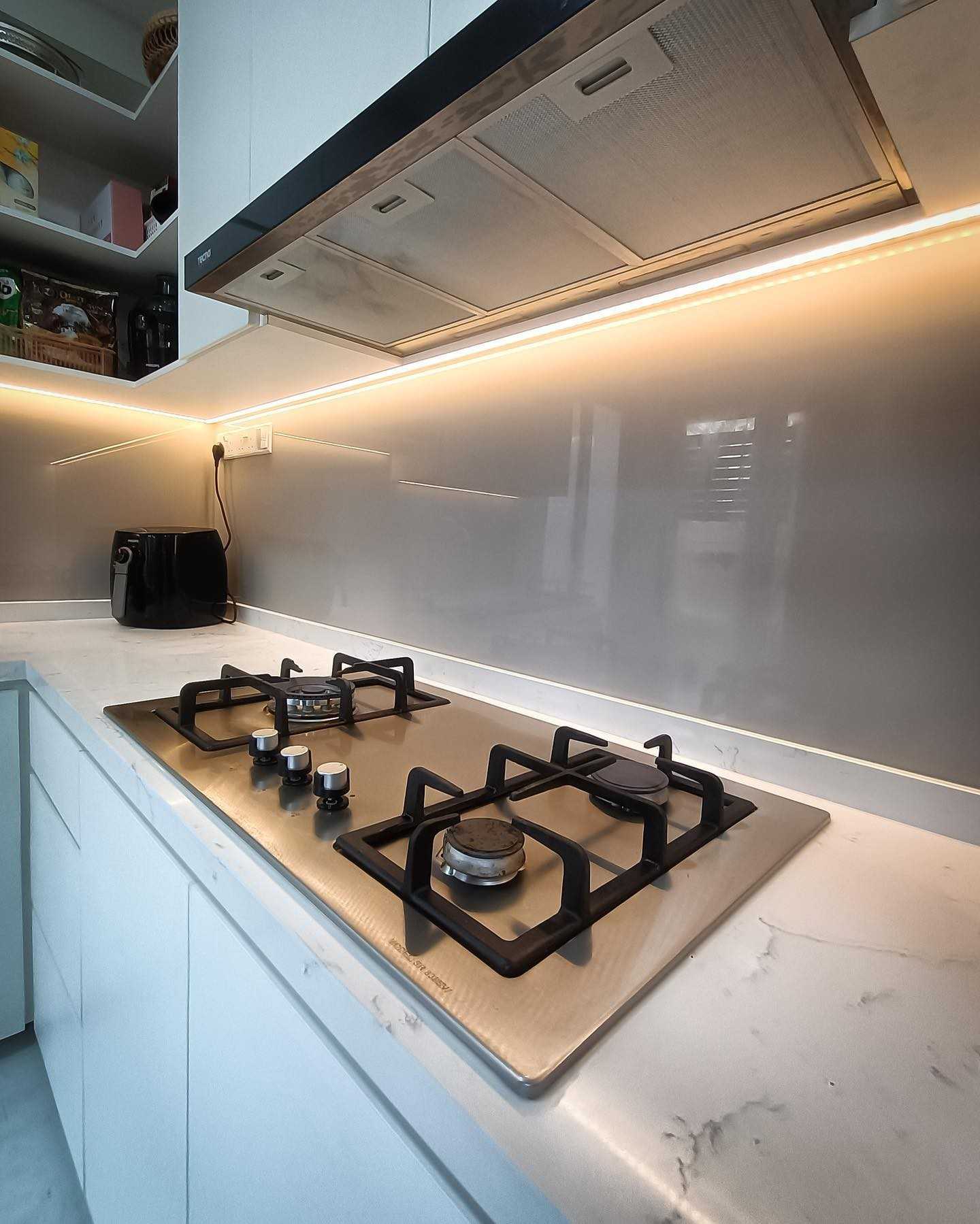 Minimalist Kitchen with Countertop and Open Kitchen