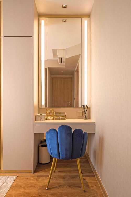 Modern Walk-in Wardrobe at Hundred Palms III