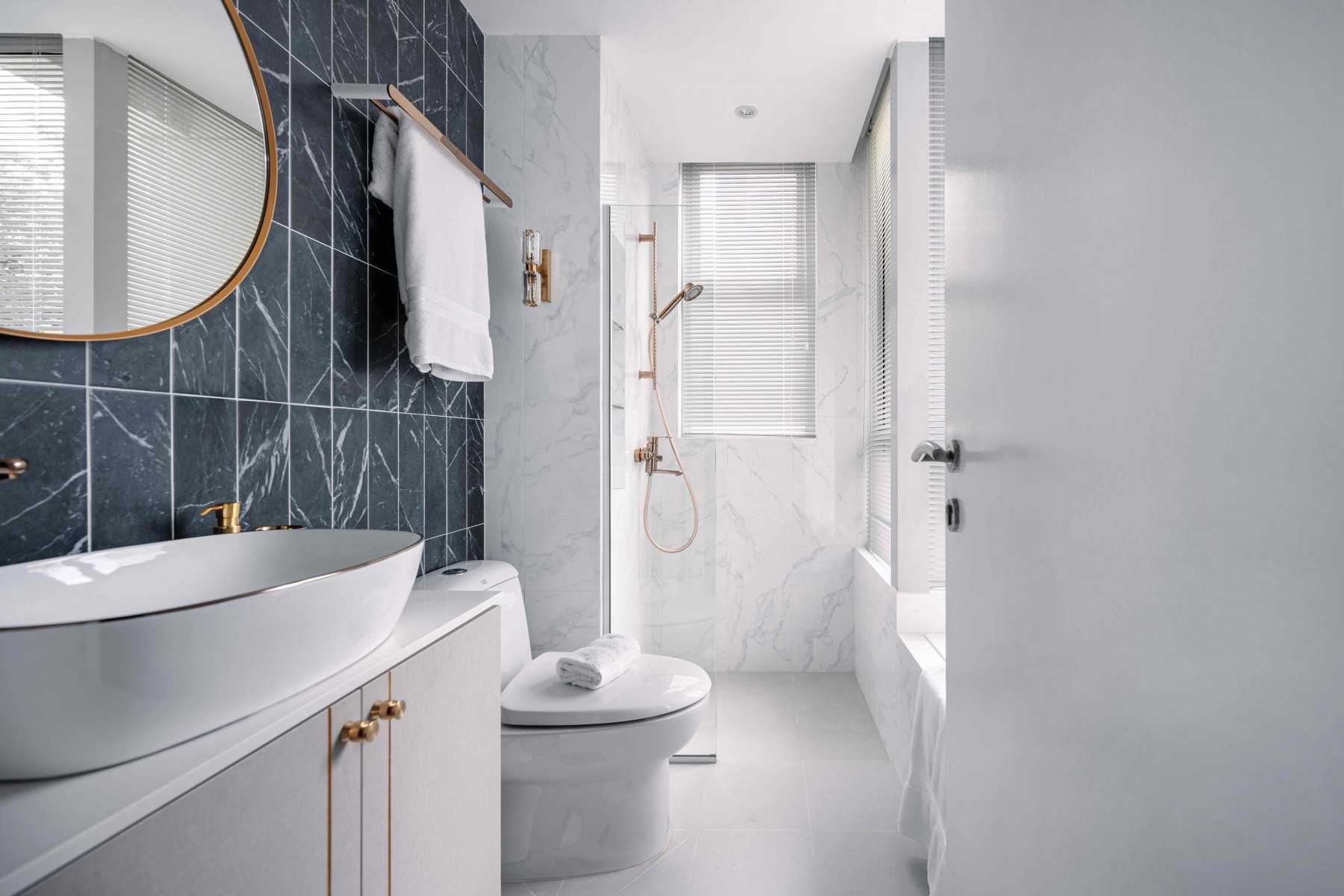 Modern Bathroom with Bathtub and Bathroom Storage