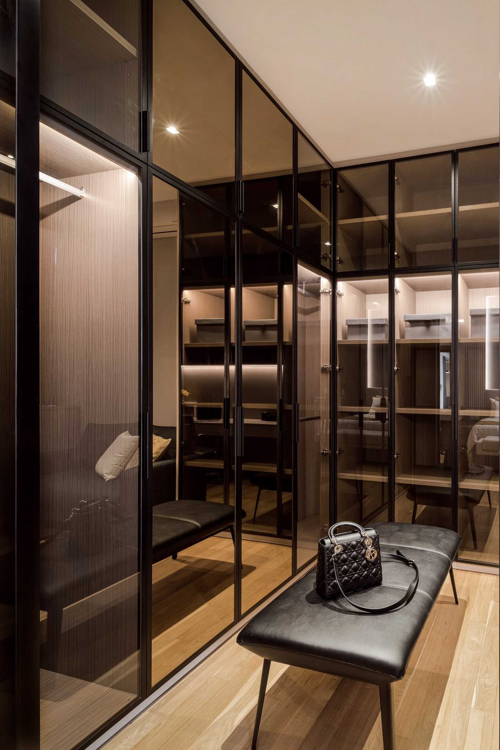 Contemporary Walk-in Wardrobe with Mirror and Wardrobe