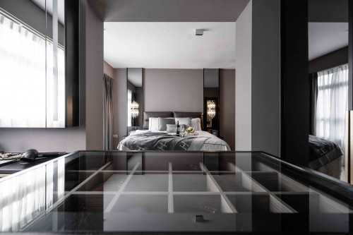 Contemporary Walk-in Wardrobe at Tampines GreenWeave