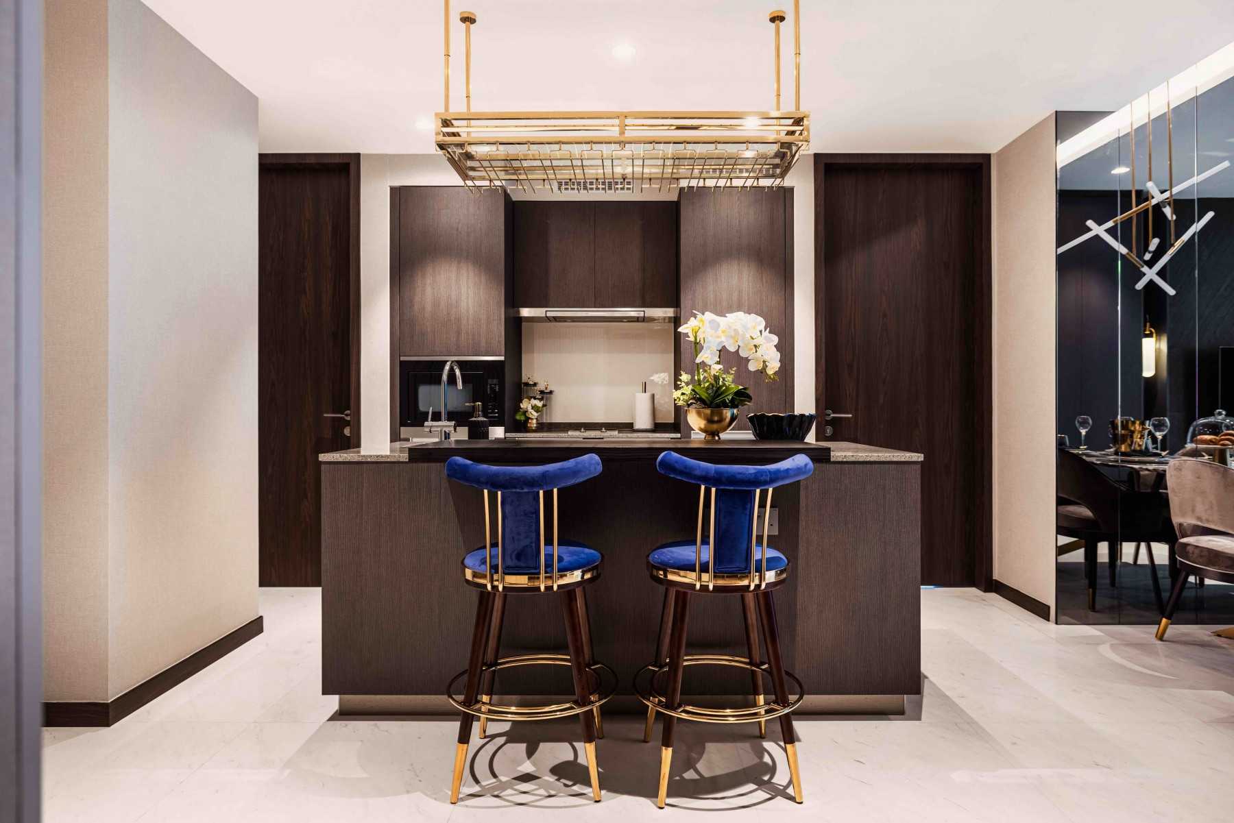Modern Kitchen with Kitchen Island and Breakfast Counter