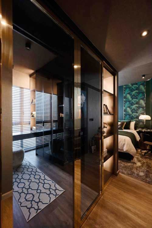 Eclectic Walk-in Wardrobe at Botanique @ Bartley