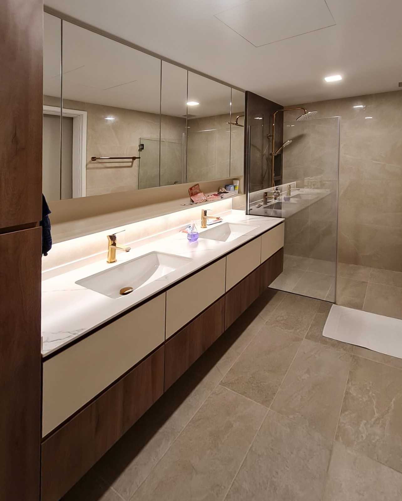 Modern Bathroom with Mirror and Shower Screen