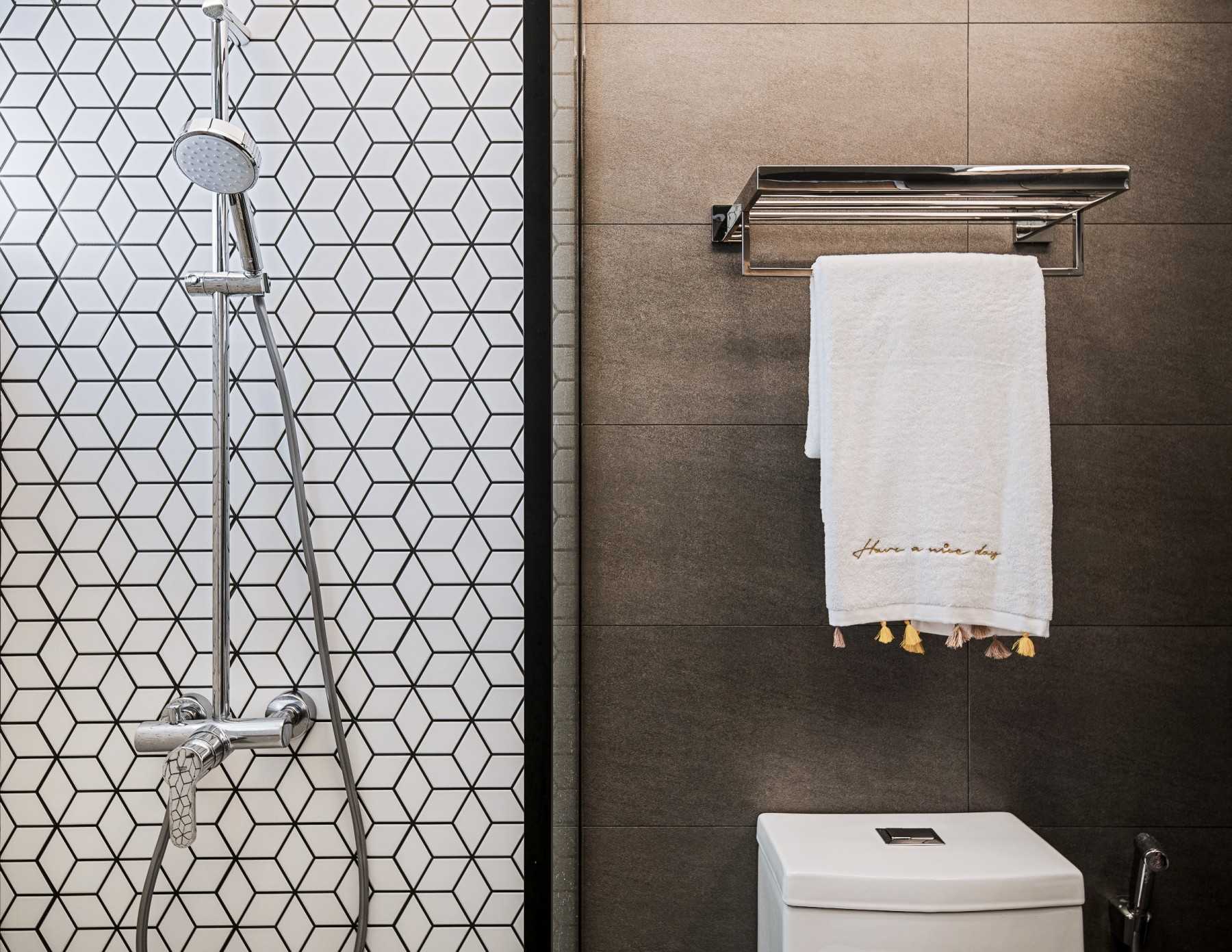 Scandinavian Bathroom with Mirror and Bathroom Storage