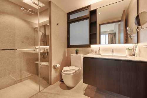 Modern Bathroom at Inz Residence