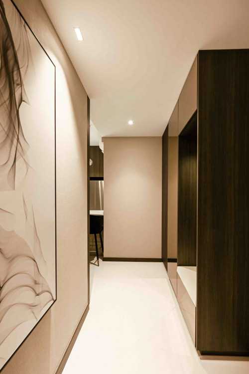 Contemporary Entryway at Lake Grande