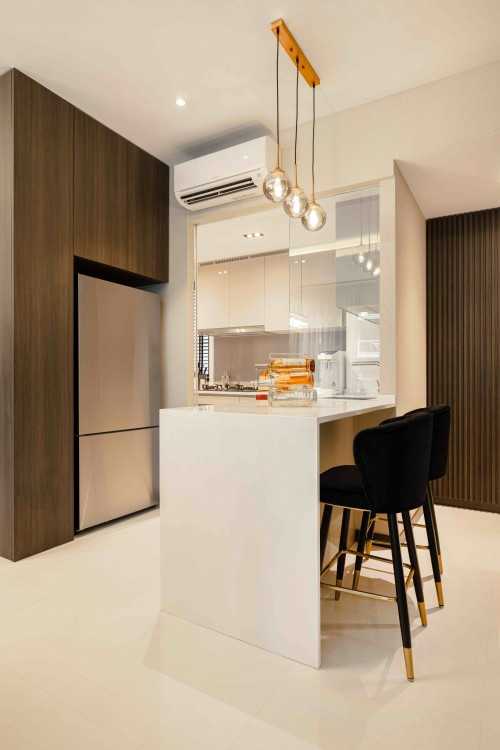 Contemporary Kitchen at Lake Grande