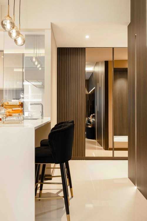 Contemporary Kitchen at Lake Grande