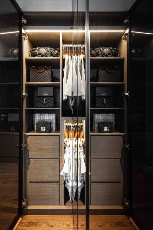 Contemporary Walk-in Wardrobe at Lake Grande