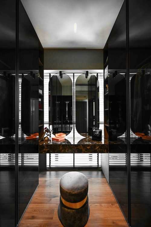 Contemporary Walk-in Wardrobe at Lake Grande