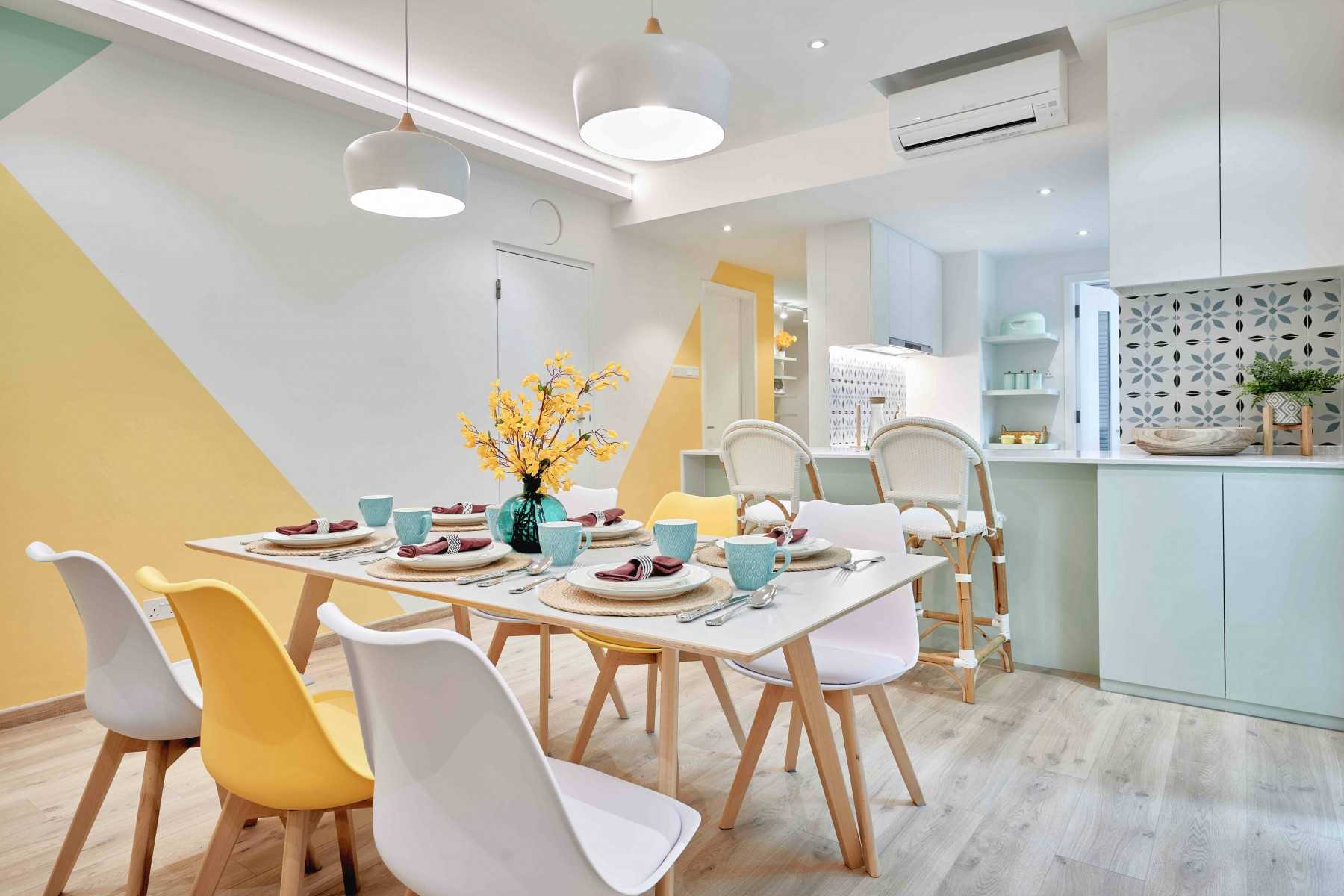 Transitional Dining Room with Dining Table and Dining Chairs
