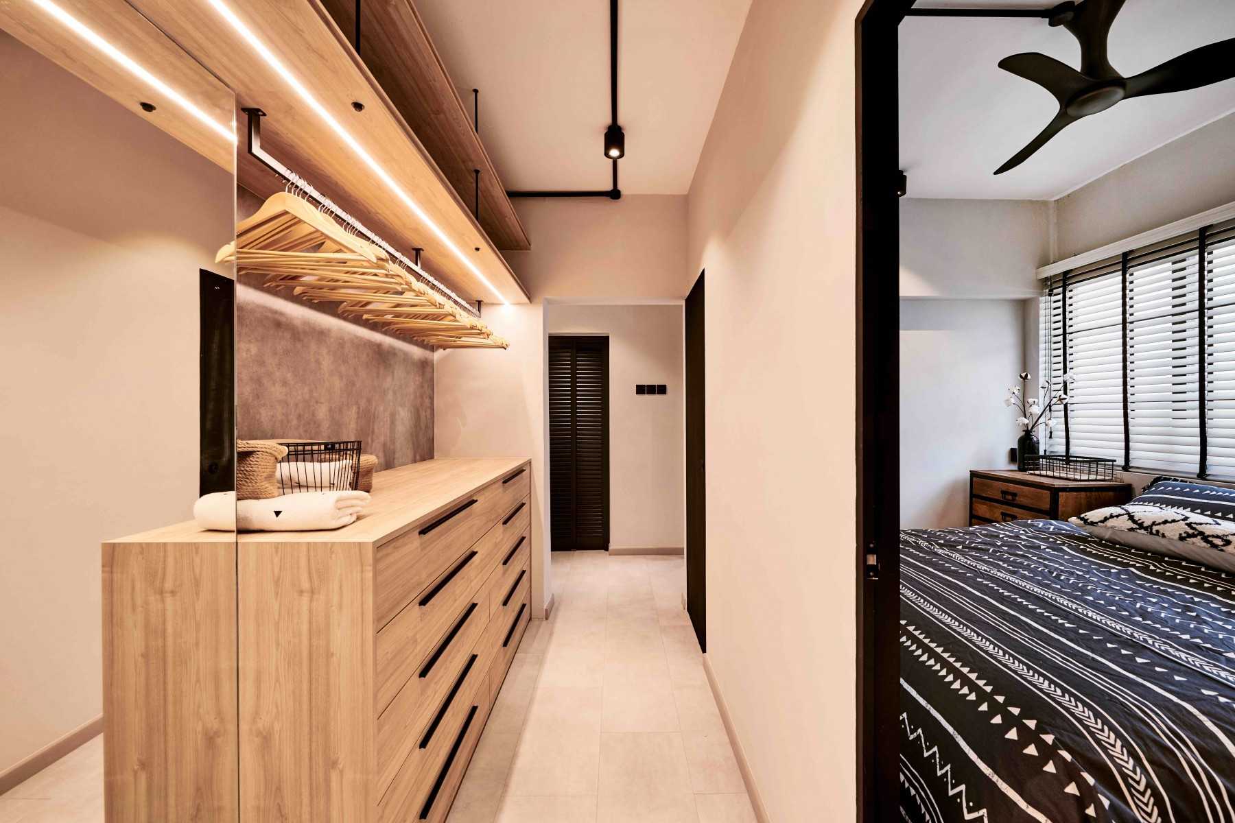 Industrial Walk-in Wardrobe with Mirror and Wardrobe