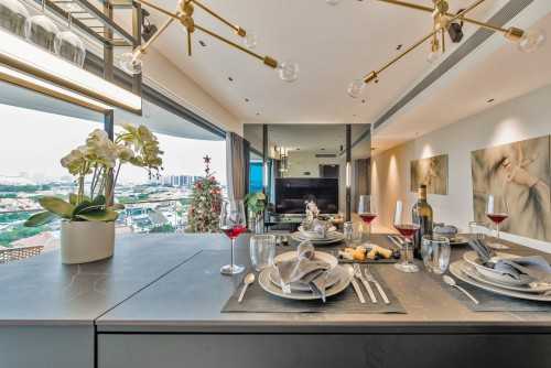 Modern Dining Room at Amber Skye