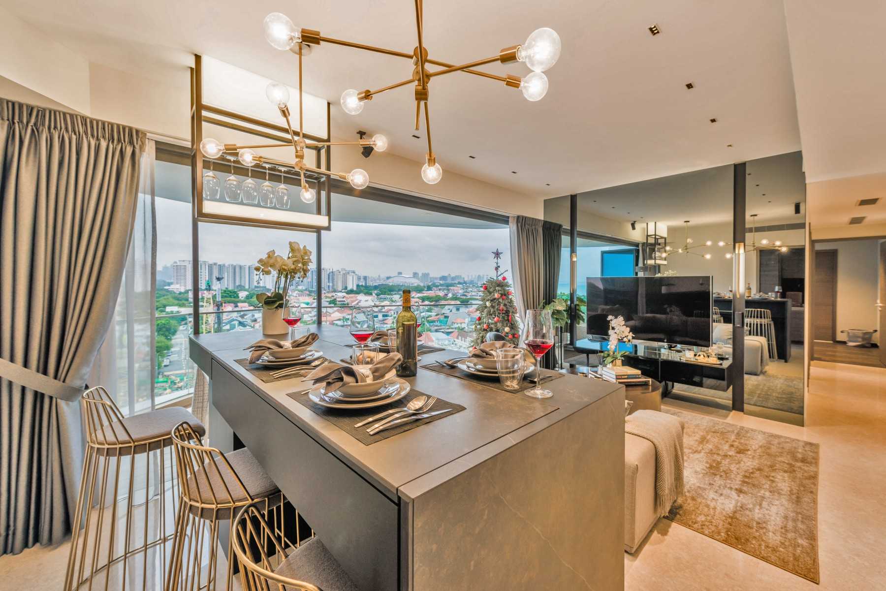 Modern Dining Room with Dining Table and Dining Chairs