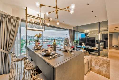 Modern Dining Room at Amber Skye
