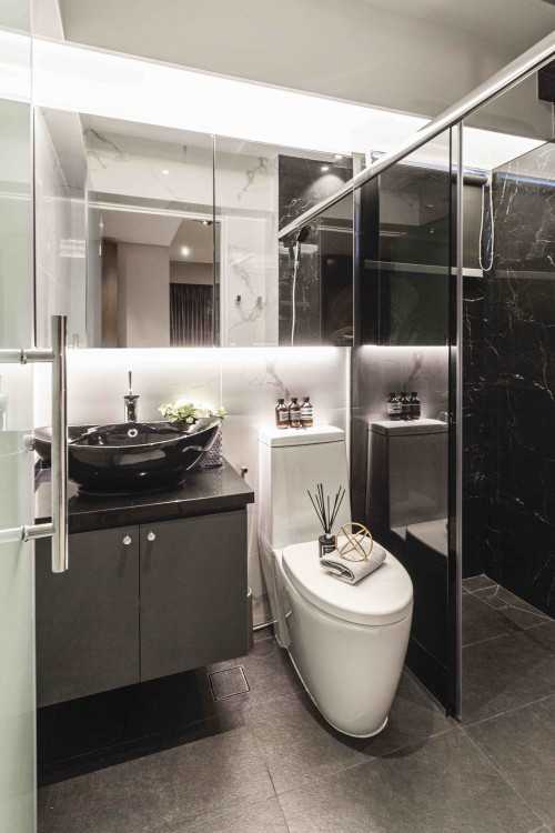 Modern Bathroom at Macpherson Spring