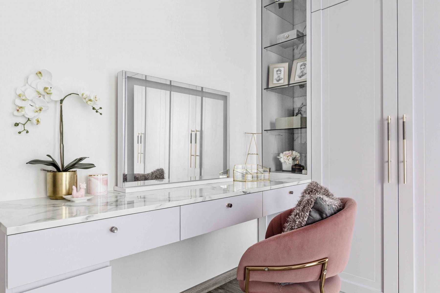 Transitional Walk-in Wardrobe with Mirror and Wardrobe