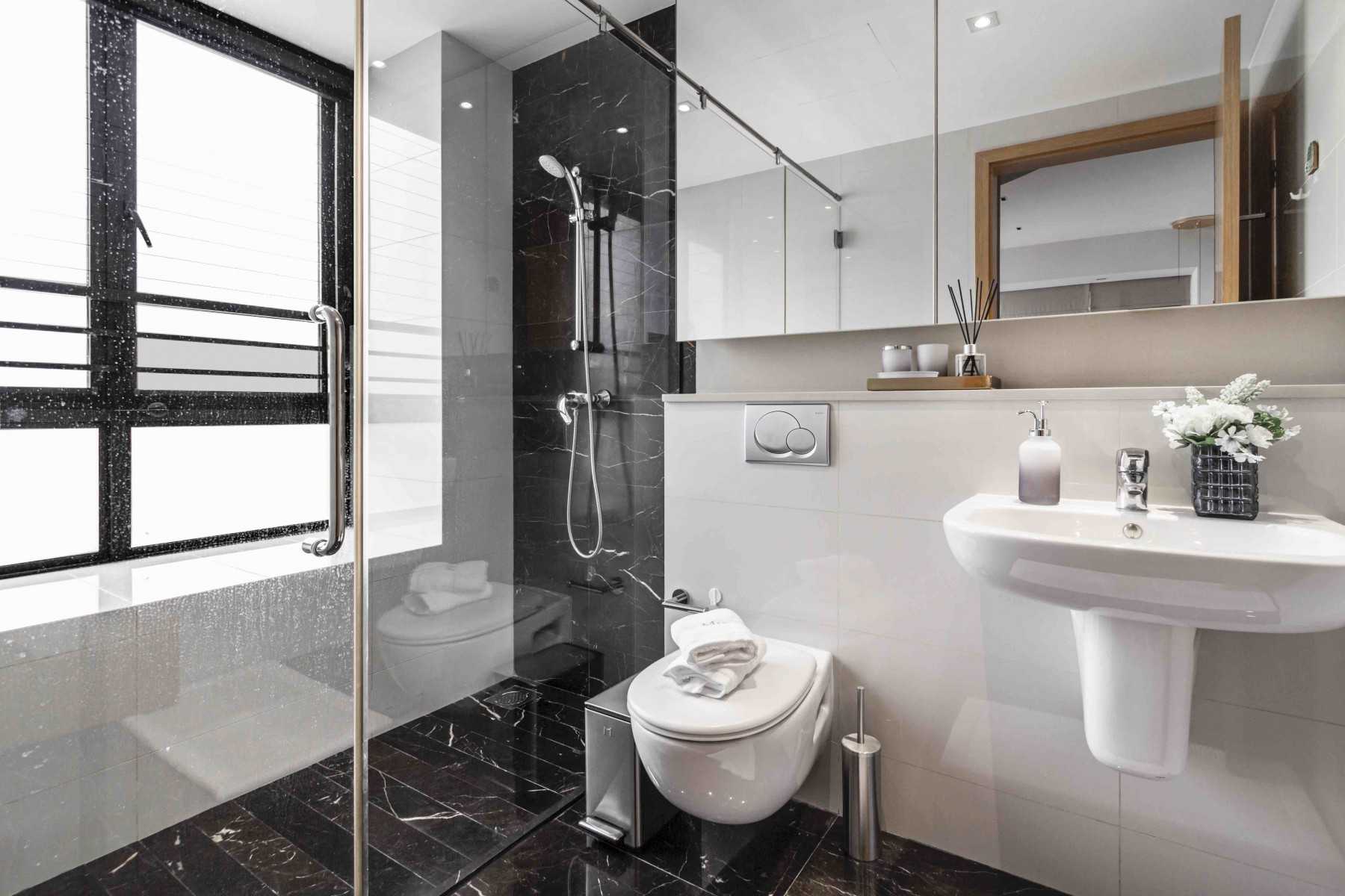 Modern Bathroom with Mirror and Bathroom Storage