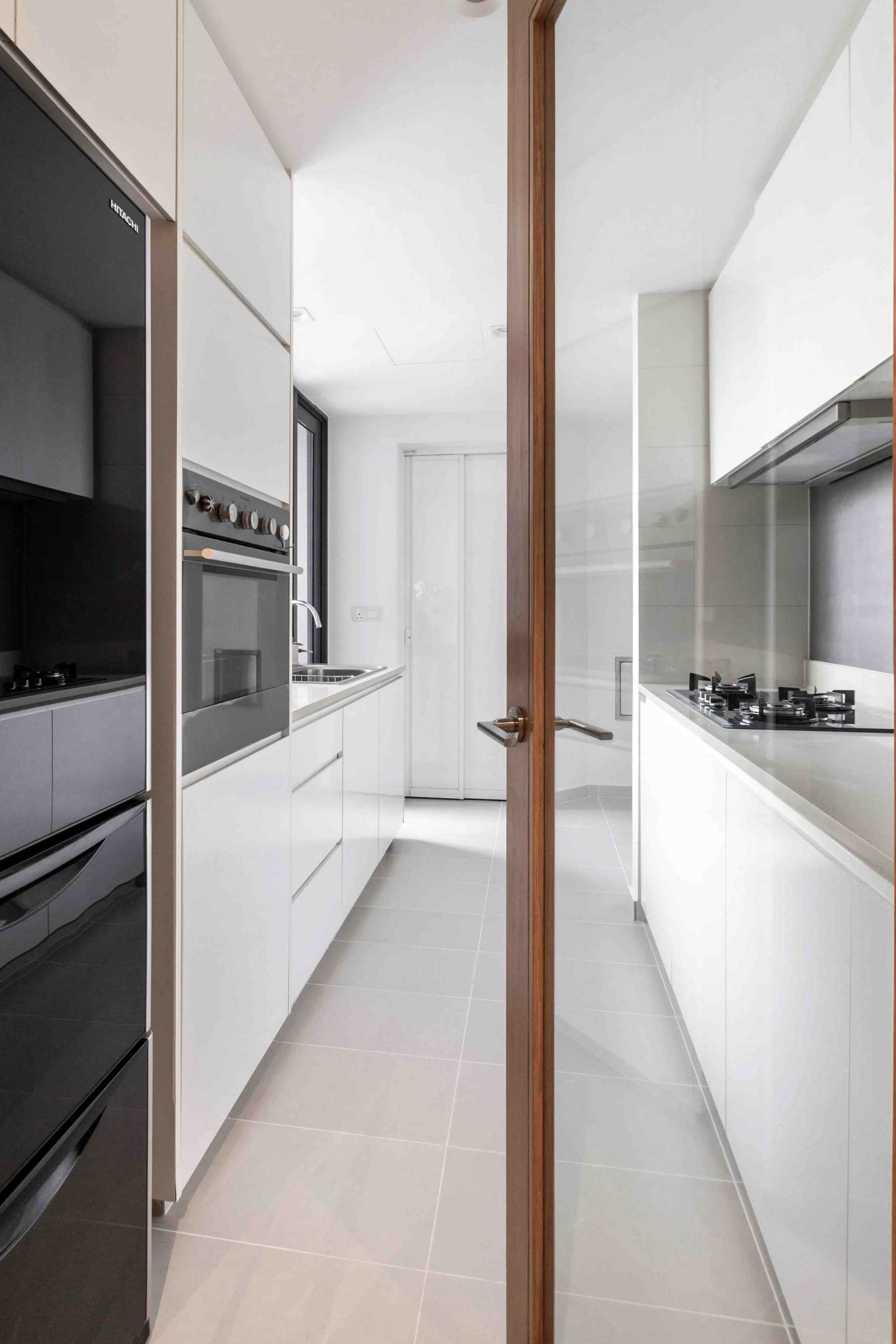 Modern Kitchen with Kitchen Backsplash and Kitchen Accessories