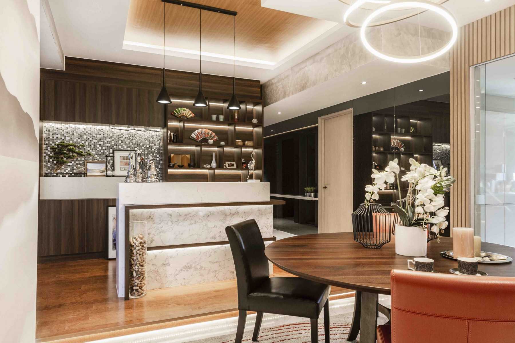 Asian Kitchen with Breakfast Counter and Kitchen Backsplash