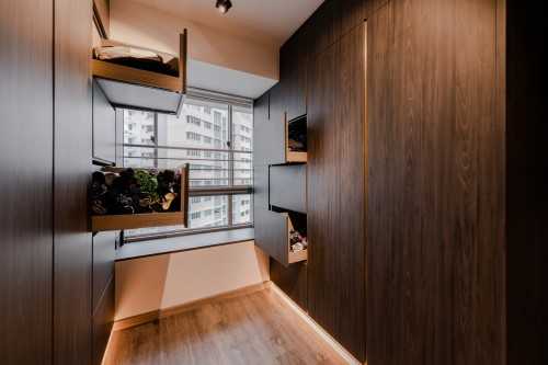 Contemporary Walk-in Wardrobe at City View